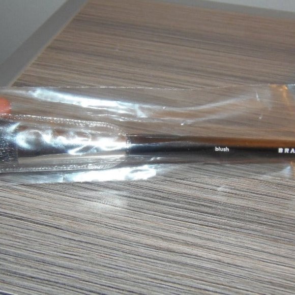4pc. Bravon Cosmetics Bundle NEW Shadow Gloss Blush Brush - Picture 5 of 5